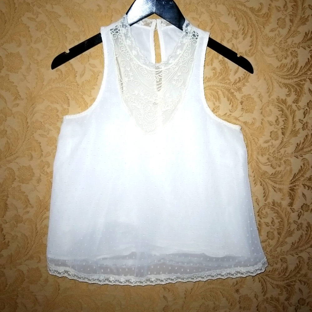 Hollister Women's Lacey Crocheted sleeveless Dainty Cream Color Top.